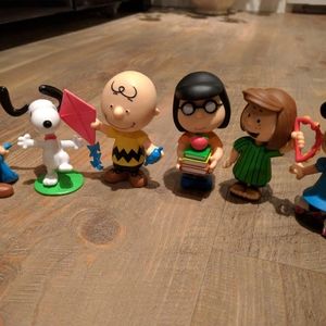 High quality figurine set for Peanut fans